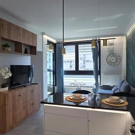 Daire Brand New 2 With Ac And Balcony